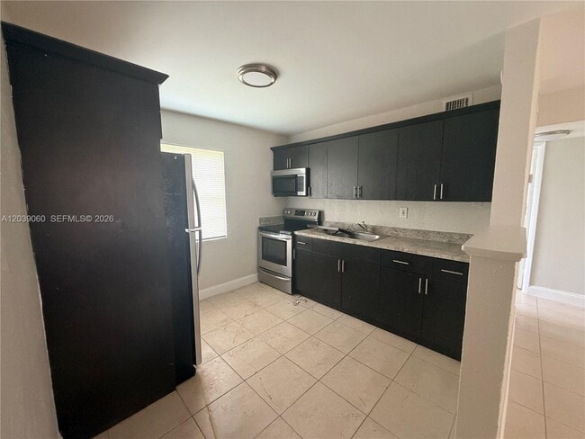 Building Photo - 6321 SW 20th Ct