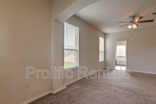 Building Photo - 5300 Primavera Ln