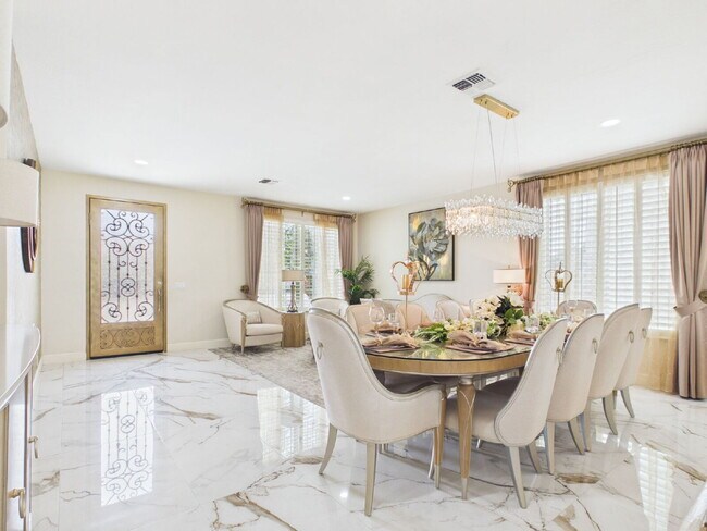 Building Photo - Luxury Awaits with Designer Details