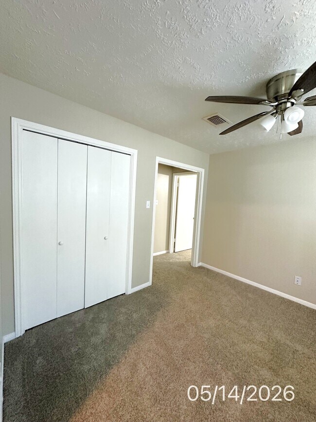 Building Photo - 21314 Highland Knolls Dr