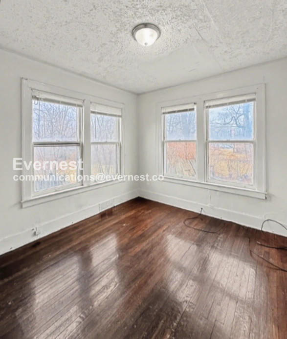 Building Photo - 11391 Belleterre Ave