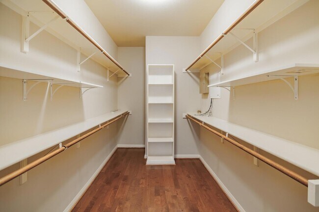 Building Photo - 2412 Arbor Dr