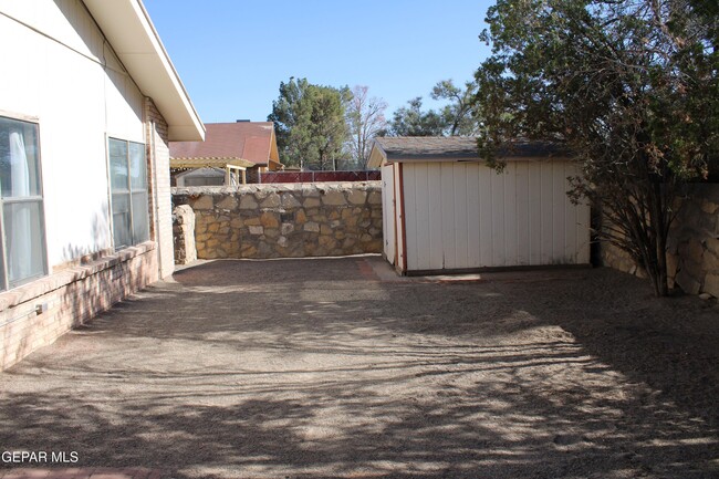 Building Photo - 1719 Bogart Pl