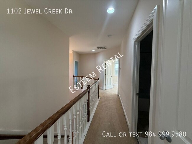 Building Photo - 1102 Jewel Creek Dr