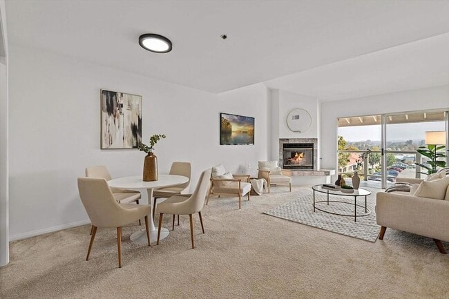 Building Photo - 1560 Circa Del Lago