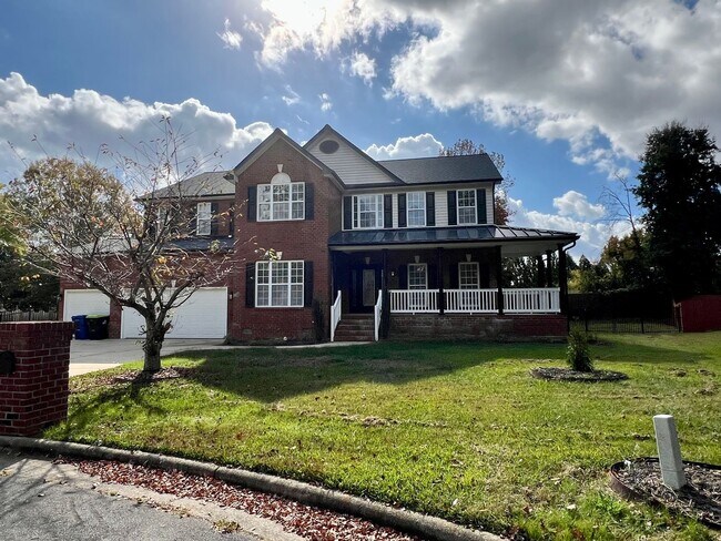 Building Photo - Four bedroom, 3.5 bath house in Elon!  Mus...