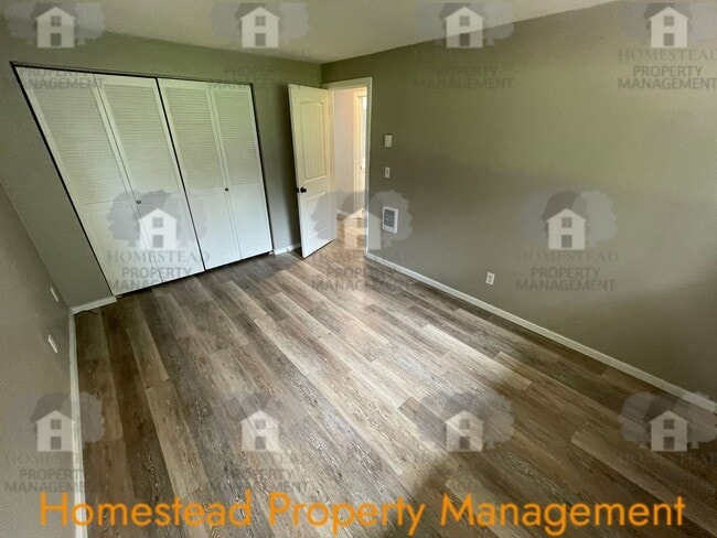 Building Photo - 661