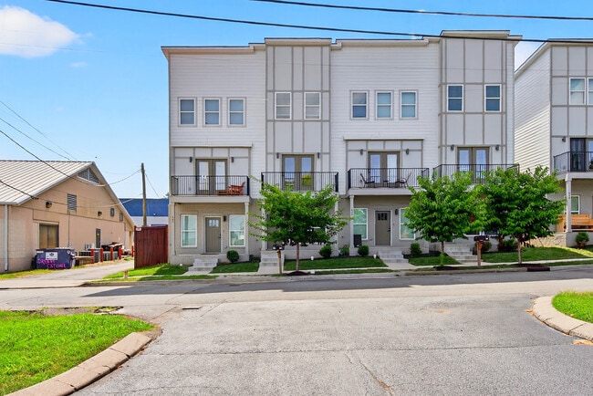 Primary Photo - 413 Lellyett St