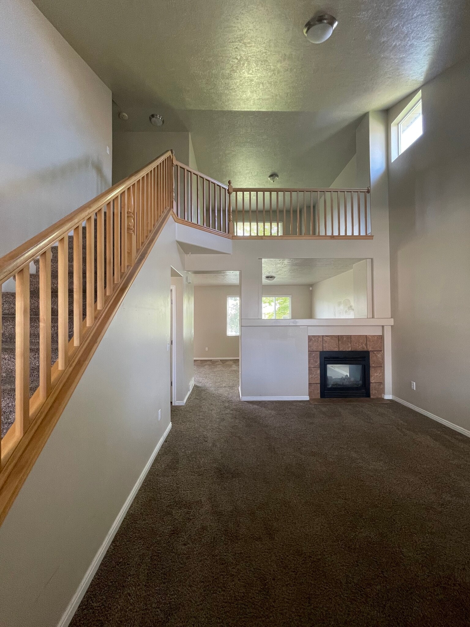 Living room - 466 E Apple Grove Ln