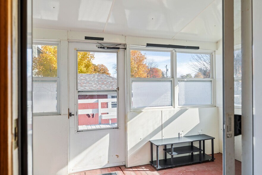 Building Photo - 601 Rumely St