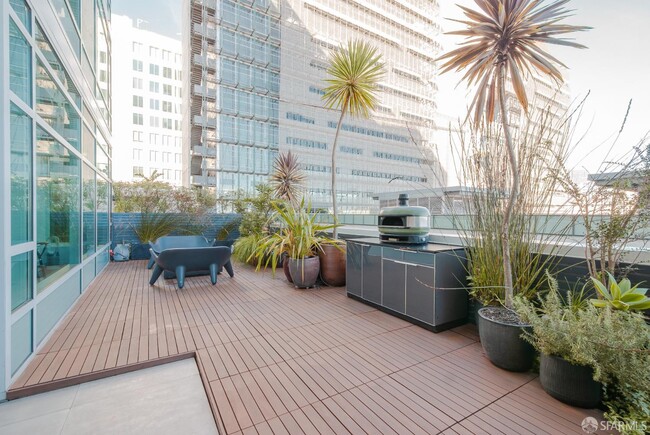 Building Photo - 1160 Mission St