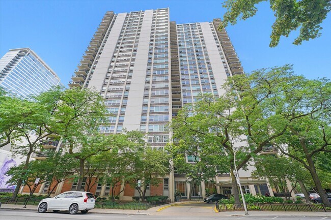 Building Photo - 1255 N Sandburg Terrace