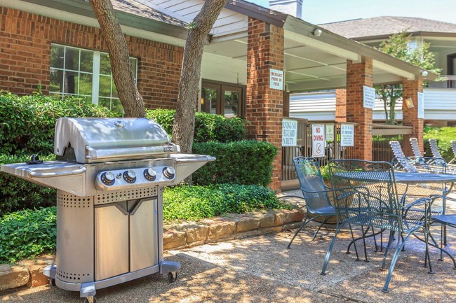 HAVE A BARBECUE WITH FRIENDS - Ascension Point Condominiums