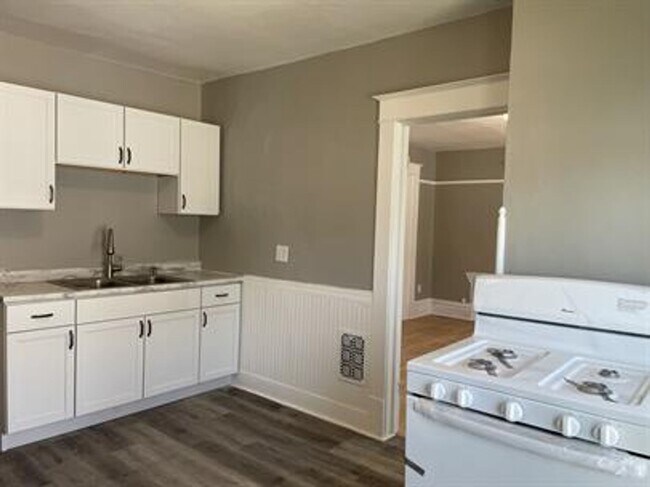 Building Photo - 312 Broad St