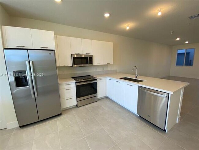 Building Photo - 10250 NW 66th St