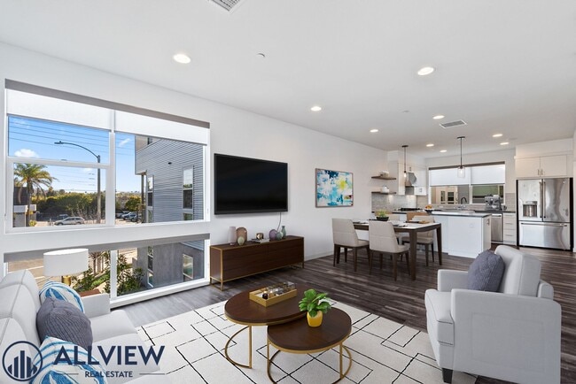 Primary Photo - Beautiful three story live/work townhome i...