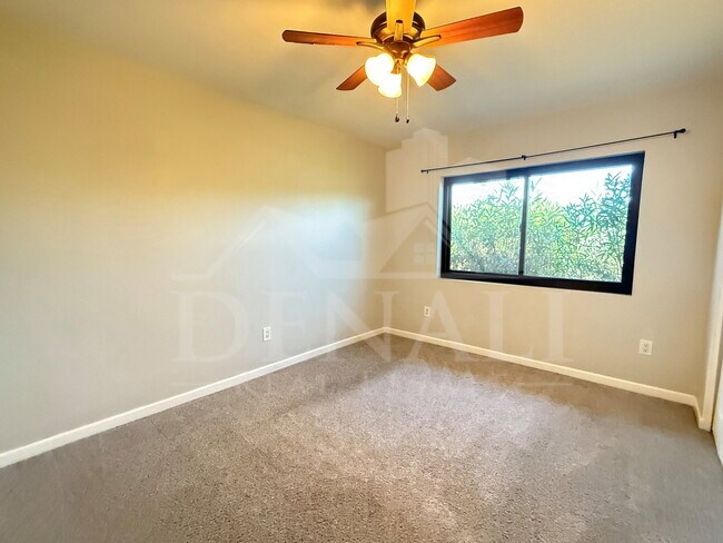 Building Photo - 3617 S Siesta Ln