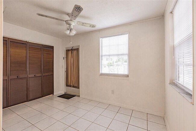 Building Photo - 4158 S Tamiami Trl