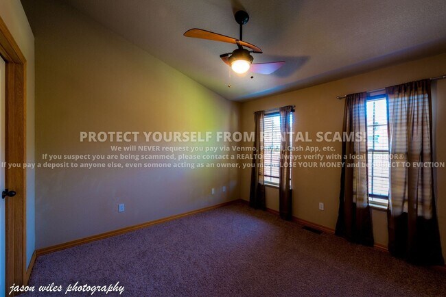 Building Photo - 2828 W Hillshire Dr