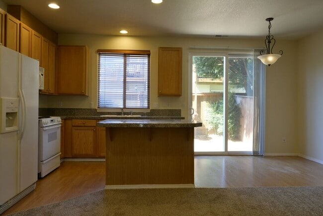 Building Photo - 773 SW 198th Pl
