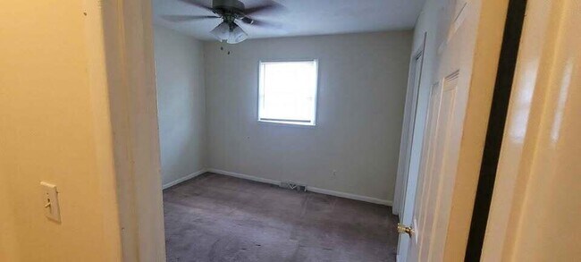 Building Photo - 918 S Luster Ave