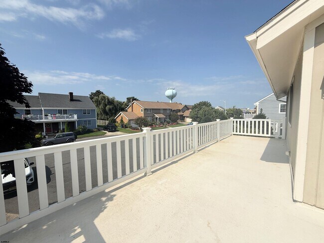 Building Photo - 303 Windsor Dr