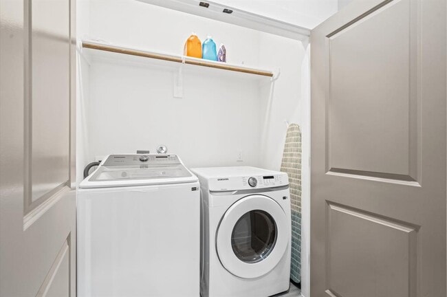 Building Photo - 6827 Cadillac St