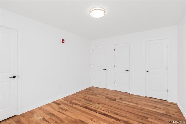 Building Photo - 671 Bronx River Rd