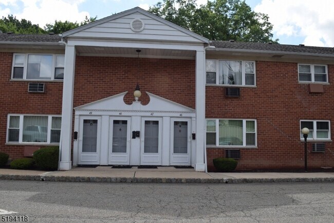 Primary Photo - 48 Lincoln Ave
