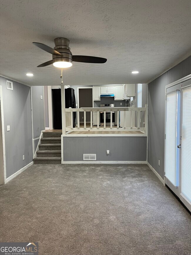 Building Photo - 235 Deerfield Dr