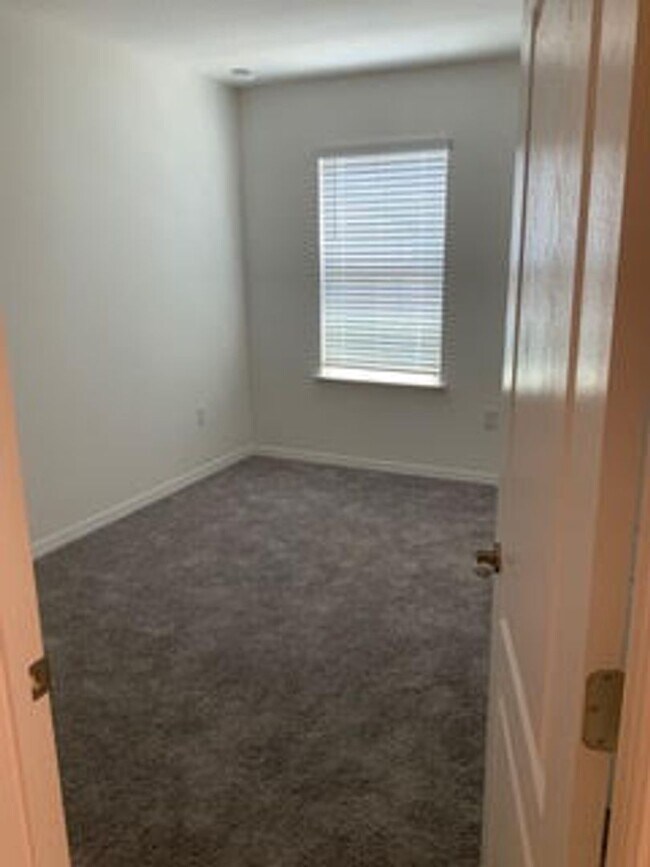 Building Photo - Beautiful 3 Bedroom, 2 Bath Home