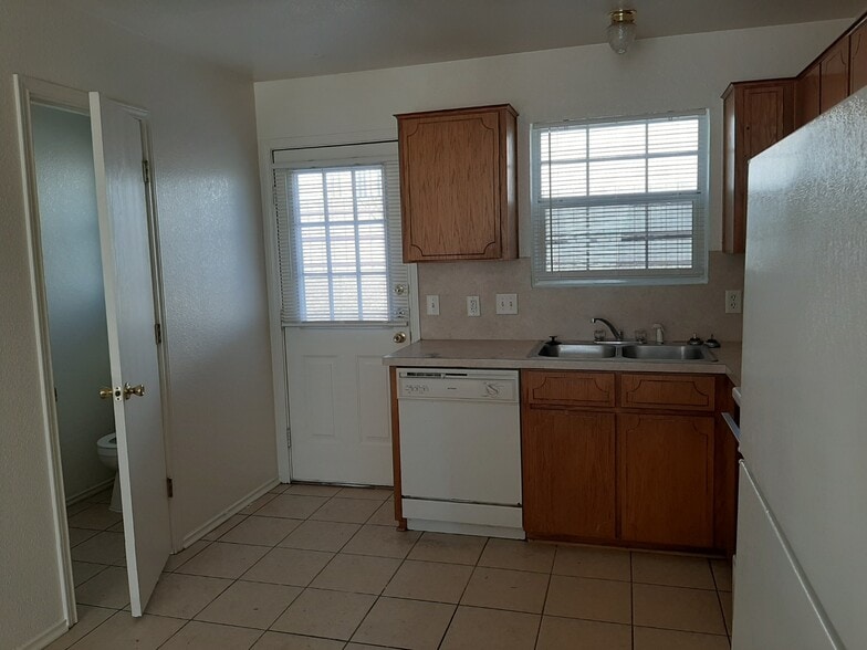 Building Photo - 4007 Madison Dr