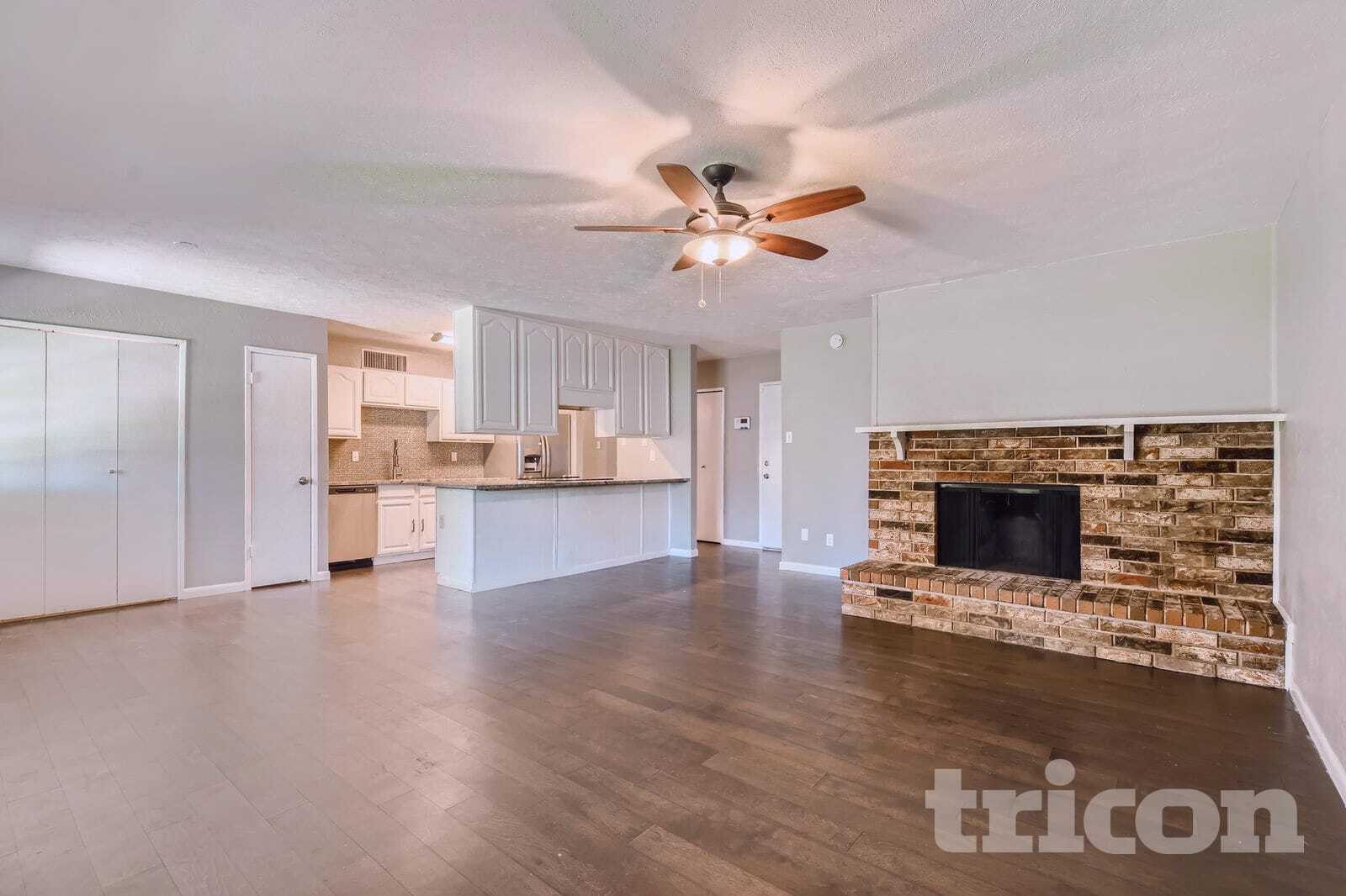 Building Photo - 6026 Lakecrest Dr