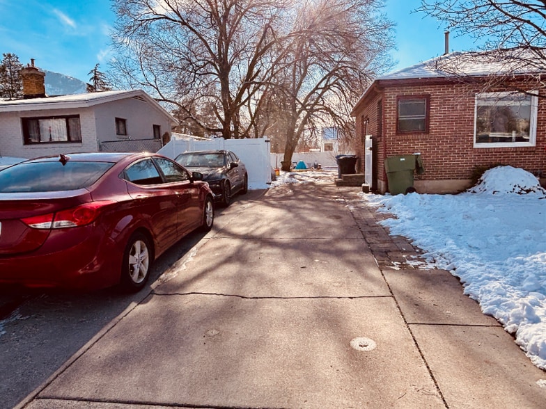 Building Photo - 1368 Davis Ave