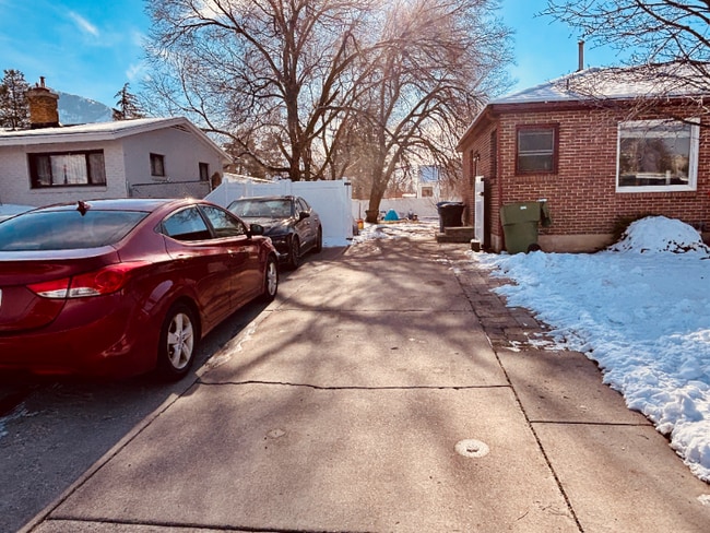 Building Photo - 1368 Davis Ave