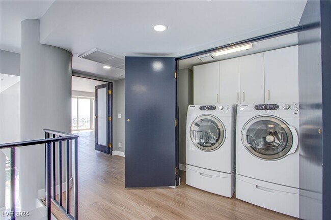 Building Photo - 3111 Bel Air Dr