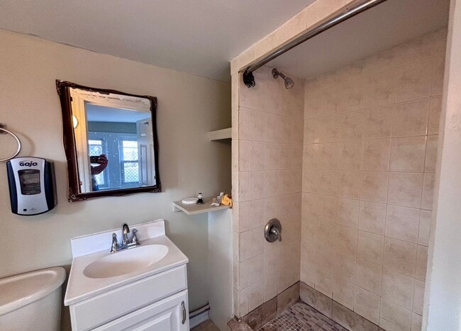 Building Photo - 4 Bedroom Home for Rent in Trenton