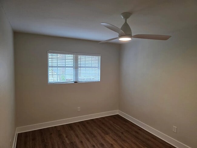 Building Photo - 806 Park Lane