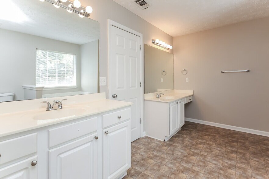 Building Photo - 2395 Hamilton Parc Ln NE