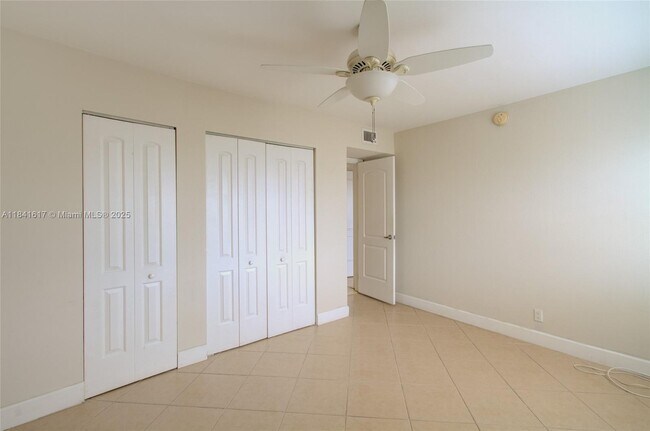 Building Photo - 401 Golden Isles Dr