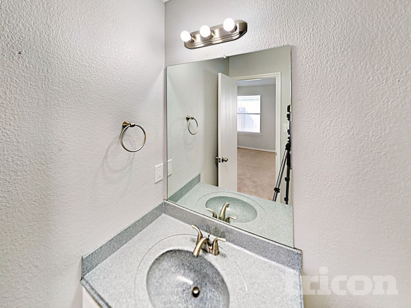 Building Photo - 10525 Flamewood Dr