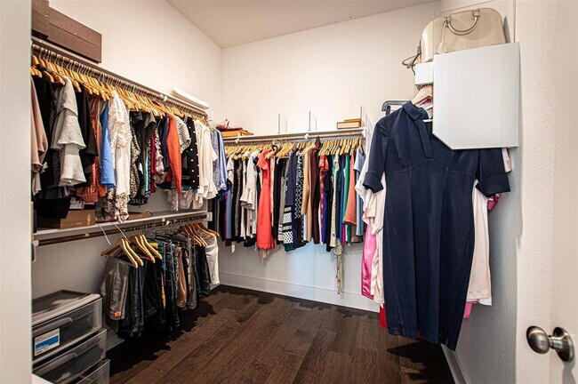 Building Photo - 215 Milam Crk Dr