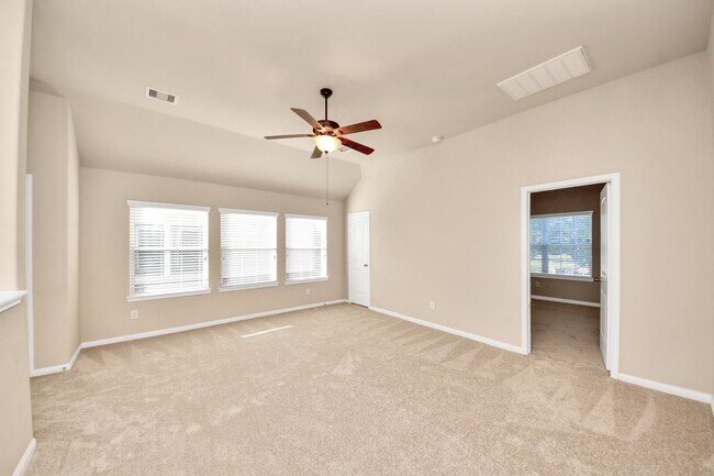 Building Photo - 3115 Lake Dr