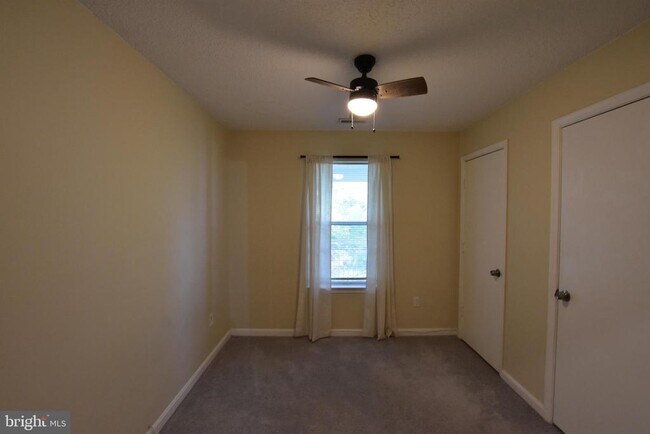 Building Photo - 2603 Camelback Ln
