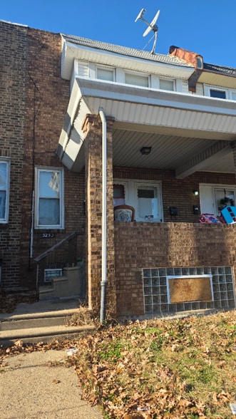 Primary Photo - 5252 Oakland St