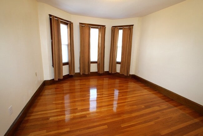 Building Photo - 475 Ashmont St