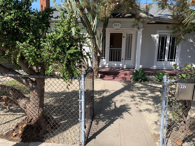 Building Photo - 847 Venezia Ave