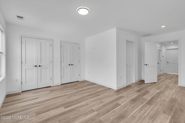 Building Photo - 45 Borden Ave