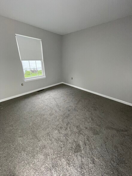 2nd Bedroom - 106 Fawn Rdg N