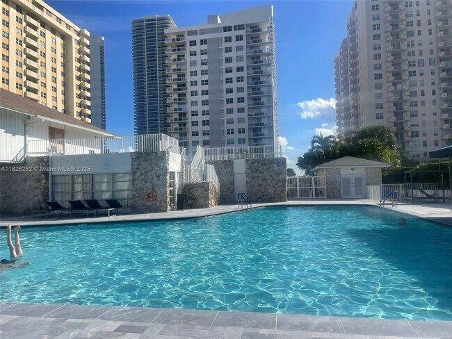Building Photo - 1849 S Ocean Dr
